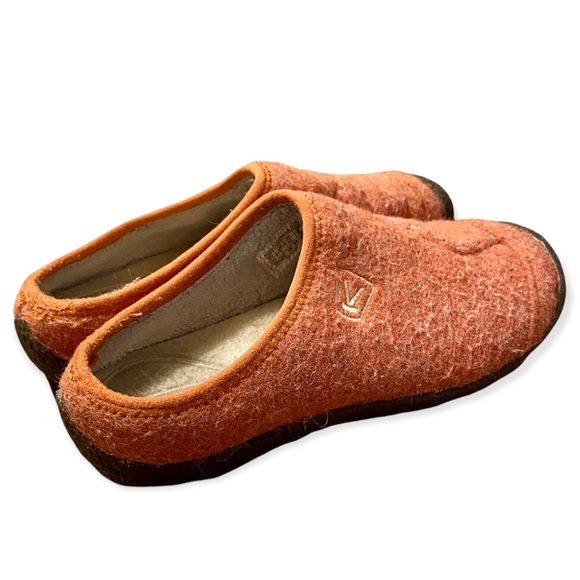 keen wool slip on clogs